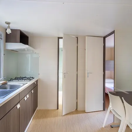 Village Passion Les Bris 假日公园 3*