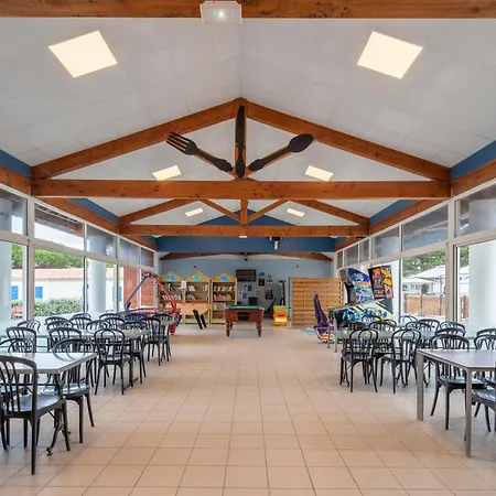 Village Passion Les Bris 假日公园 3*