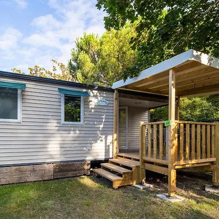 Village Passion Les Bris 3* 圣特罗让莱班