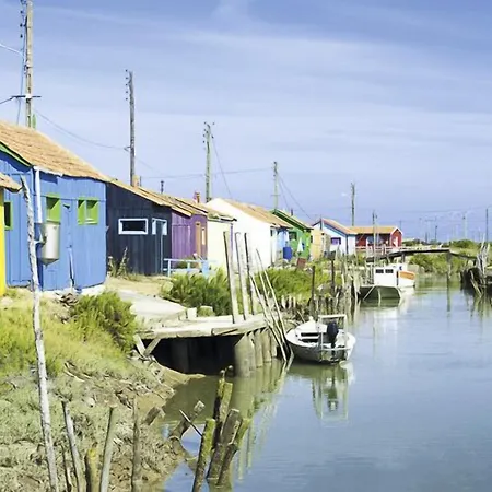 Village Passion Les Bris 假日公园 3*