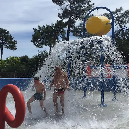 Village Passion Les Bris 假日公园