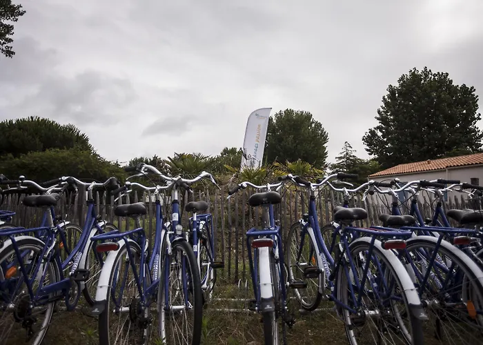 Aldeamento Turístico Village Passion Les Bris 3*