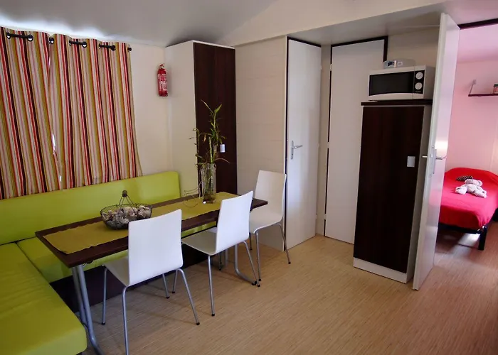 Aldeamento Turístico Village Passion Les Bris 3*